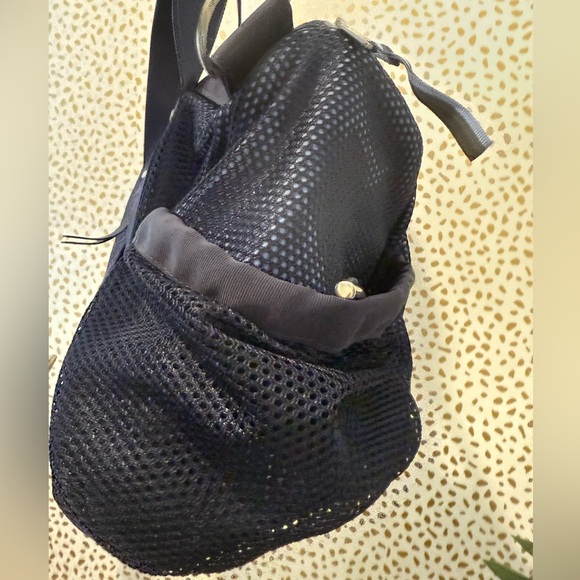 Lululemon Run On Navy Tote Bag EUC - Picture 3 of 12